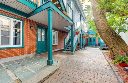 Vieux-Quebec-Cap-Blanc-colline Parlementaire Apartment | St. Ursule Two-Storey Oasis