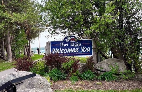 Port Elgin House | Stairway to Beach - Splendid 4 Bedroom Quite Home