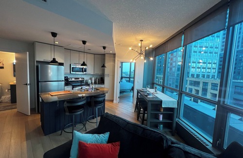 Victoria Park Apartment | Stampede Heart of Calgary Luxury 1 bedroom apartment Parking included