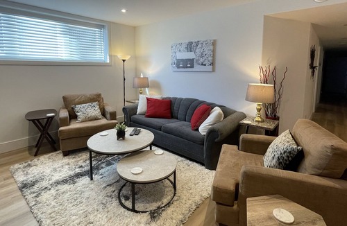 Clearview House | Stanley House - Upscale 2 Bedroom Gem - New Listing
