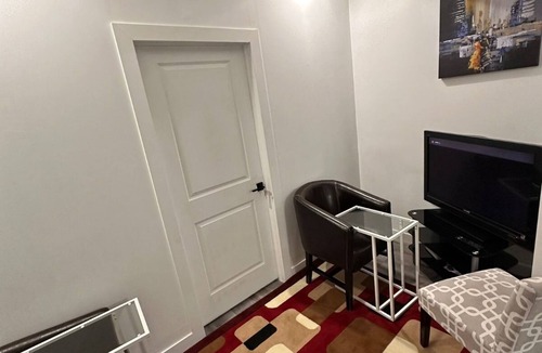 Northwest Calgary House | Starlight Haven: Modern 2-Bedroom Suite, Private Entry near Shopping & Dining