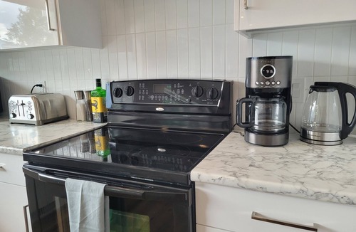 Golden House | Stay Golden - sleeps 20. Monashee