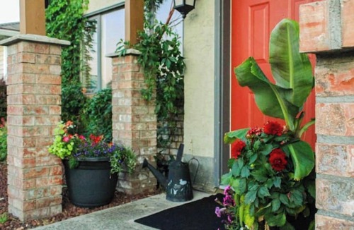 South Pandosy House | Stay in Central Kelowna, relax in your private 3 Bedroom, 2 bathroom home.
