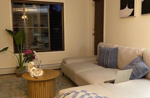 Radisson Heights - Albert Park Condo | Stay in style: near DT + private bathroom