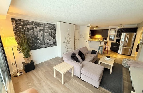 Connaught Apartment | Stay in the heart of Calgary/stylish/cozy/pet friendly 2bedroom condo