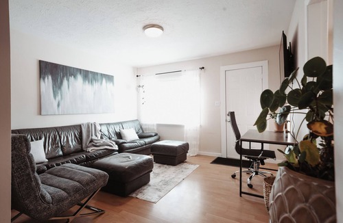Montgomery Apartment | Stay & Play 1720 | Arcade Family Pets Yard Firepit