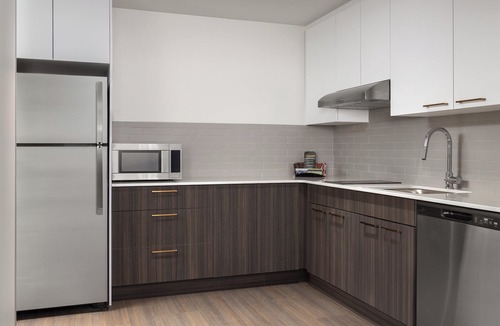 Saint-Laurent Hotel | Staybridge Suites Montréal Airport - St-Laurent by IHG