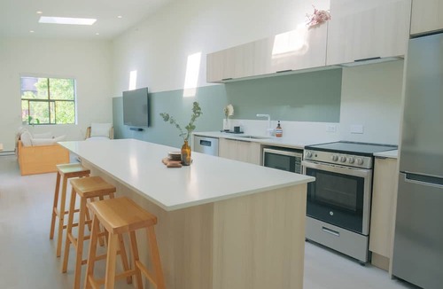 Downtown Eastside Apartment | Staycation in New 1-Bedroom Condo, Japantown