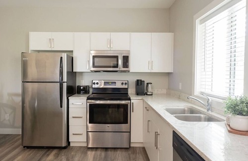 Colwood Apartment | Steps away from the lagoon suite