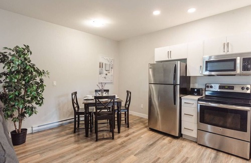 Colwood Apartment | Steps away from the lagoon suite