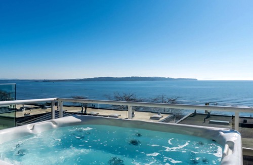 White Rock House | Steps from East beach White Rock with hot tub!