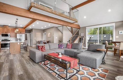 Hope House | Steps From The Lake With Water & Mountain Views