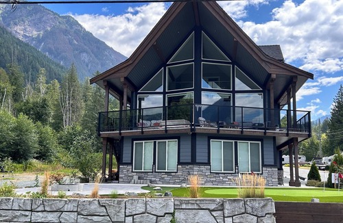 Hope House | Steps From The Lake With Water & Mountain Views