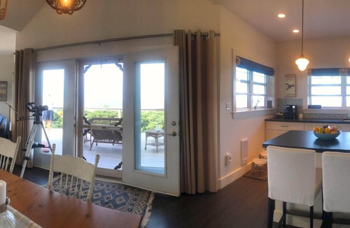 Darnley House | Steps from Thunder Cove Beach!