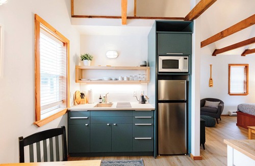 Ucluelet Apartment | Steps to the Beach & Wild Pacific Trail! ⎮Sandpiper