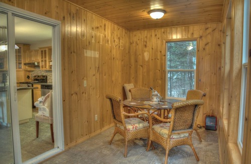 Manitoba Cabin | Still Cove Cabin, Lakefront Serenity