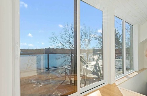 Seguin House | Stillness on the Shore - Fabulous family cottage