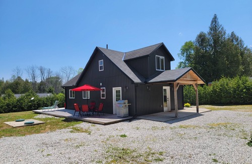 Stokes Bay Cottage | Stokes Bay Getaway near Tobermory & Lions Headnpermit#STA-2024-63n