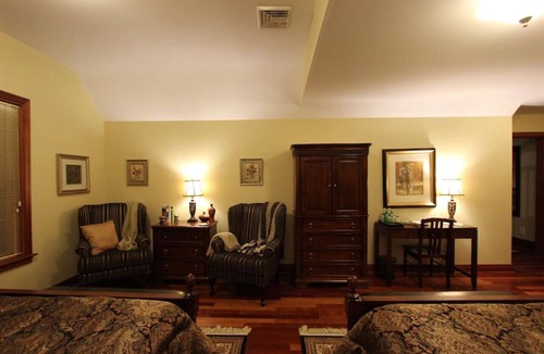 Georgetown Bed & Breakfast | Stone Edge Estate Bed & Breakfast - Queenston Room