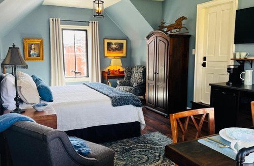Stratford House | Stone's Throw Stratford - The Loft plus bedroom