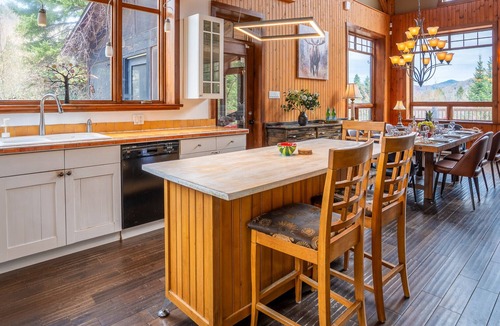 Stoneham-et-Tewkesbury Cottage | Stoneham's St-Évasion/25 min from Quebec - SPA for 9 - Billiards - Waterfront