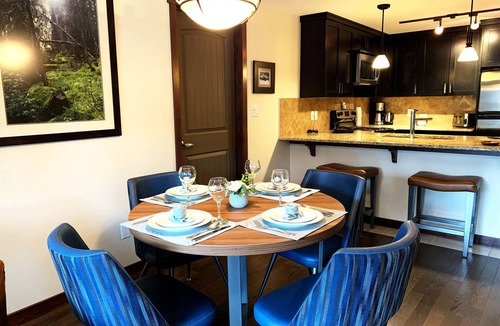 Cougar Creek Condo | Stoneridge 2 BDR King Suite★ Hot Tub/Pool/Gym ★Mountain Views ★1100 SQF