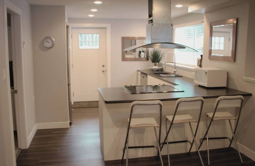 Clearwater Condo | Stoneshire Obsidian Suite