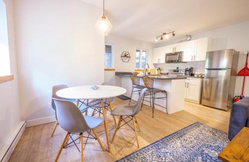 Ucluelet House | Storm Bay, Modern 1 Bed Suite and Chefs Kitchen