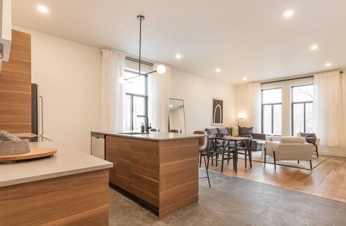 Hochelaga Apartment | Strawberry Stays! Secret to sweet dreams!