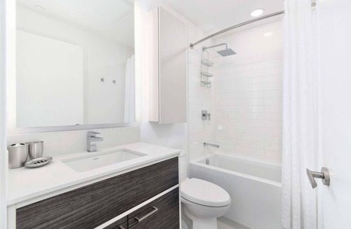 Bay Street Corridor Apartment | Studio/1 Bathroom Suite