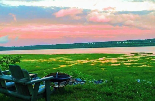 Ste Anne de Beaupre Apartment | Studio 11 | 2 Min Waterfront | BBQ & Fireplace