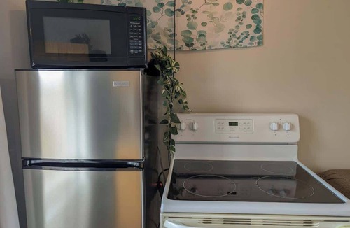 Ste Anne de Beaupre Apartment | Studio 5 | 2 Min Waterfront | BBQ & Fireplace