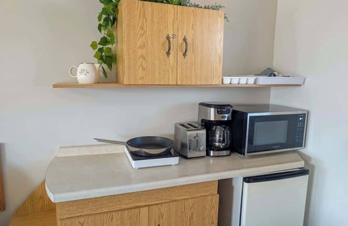 Ste Anne de Beaupre Apartment | Studio 8 | 2 Min Waterfront | BBQ & Fireplace