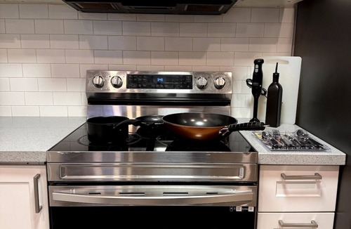 Walkerville Apartment | Studio Apartment | close to Windsor-Detroit Tunnel