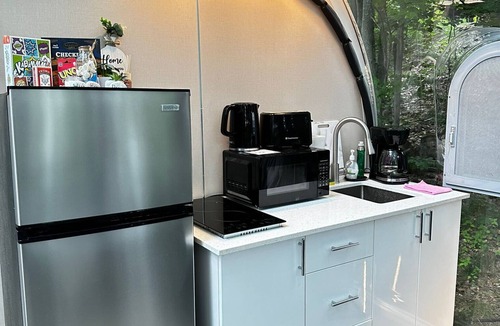 Parry Sound Apartment | Studio Capsule House in Parry Sound #31
