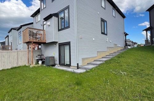 Ottawa Division Condo | Studio condo separate unit with full access to the backyard