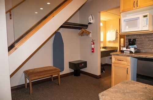 Banff Apartment | Studio flat ∙ 1 bedroom ∙ 4 guests