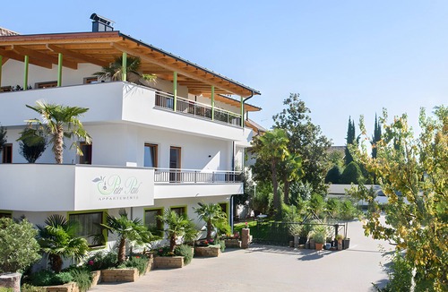 St. Pauls Apartment | Studio Apartment 'Peter Paul Domblick Erdgeschoss' with Mountain View and Shared Garden