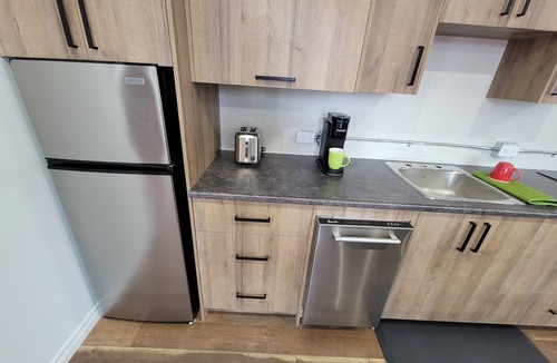 Saint-Raymond Apartment | Studio Lofts, vaulted ceilings