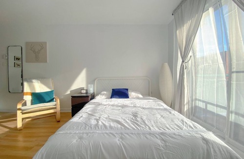 Gay Village Apartment | Studio moderne au cœur de Ville-Marie – près du métro et du Vieux-Montréal