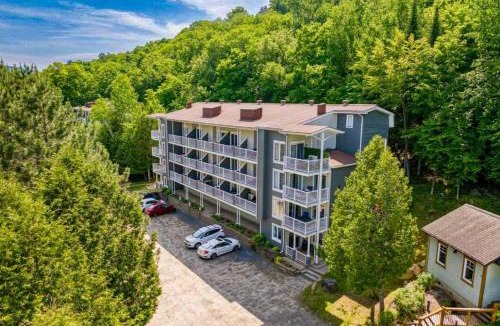 Mont-Tremblant Village Apartment | Studio Woodland by Gestion ELITE