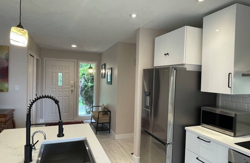 Cobble Hill House | Stunning 11 acre estate - Luxury View Home - Pet Friendly * Swim Spa *