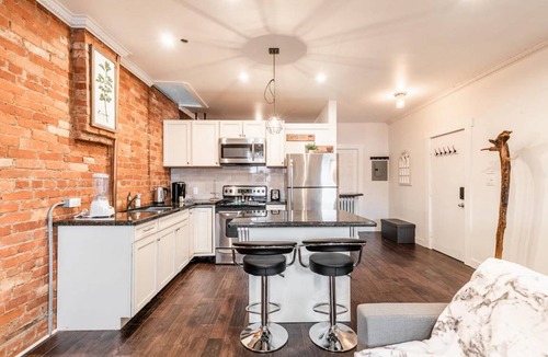 Central Hamilton Apartment | Stunning 1BR - Boutique Apartment - PRIME Location!