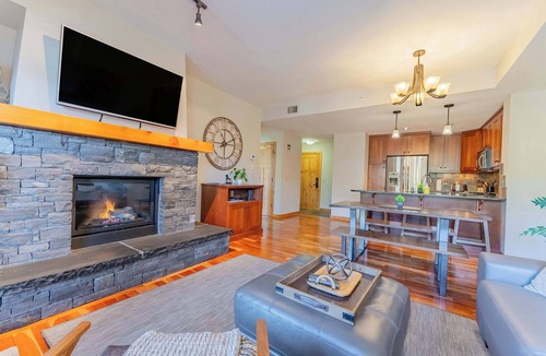 Canmore Apartment | Stunning 2bd, hot tub walking distance to downtown