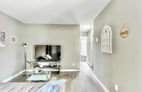 Rosedale Apartment | Stunning 2BR - King Bed Apt - CENTRAL Location