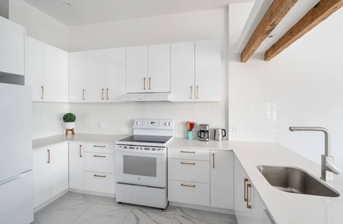 Old Montreal Apartment | Stunning 3BR 3BA Apt Central Old Mtl | St Paul St