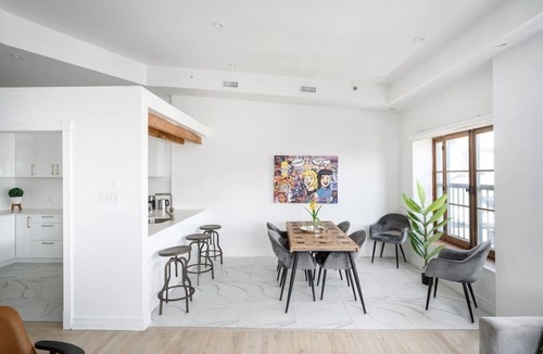 Old Montreal Apartment | Stunning 3BR 3BA Apt Central Old Mtl | St Paul St