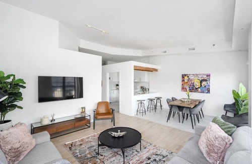 Old Montreal Apartment | Stunning 3BR 3BA Apt Central Old Mtl | St Paul St