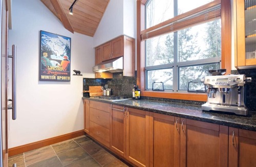 Village North House | Stunning 4BR Chalet w/Private Hot Tub & Garage!