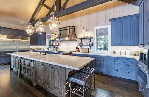 Seguin Cottage | Stunning 5 bed 6 bath cottage on Lake Joseph with Boathouse